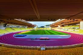 调皮二娃上线，穆勒庆祝夺冠时和25号队友高尔德顶牛假装受伤