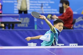 揭秘“高科技作弊”：摄像头耳塞、隐形药水在非法牌局中的应用。（地下牌局的高科技作弊内幕：摄像耳塞与隐形药水）